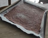 Foto del passaggio 2 della ricetta Kinder fetta al latte maxi, alle fragole 🍓🍓