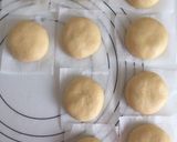 Foto langkah ke 5 dari resep Donat Kentang, tabur gula palm.