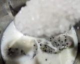 A picture of step 2 of Dragon fruits milkshake.