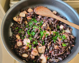 Foto del paso 4 de la receta: Poroto negro con cebolla caramelizada y pulpo