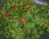 Foto langkah ke 7 dari resep Tumis Pare Labu Siam.