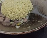 Foto langkah ke 3 dari resep Mie goreng baso sosis.