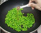 A picture of step 1 of Roasted Green Peas.