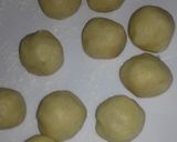 A picture of step 2 of Stuffed potato balls.