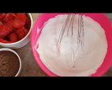 A picture of step 1 of Choco Strawberry instant dessert.