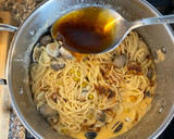 Foto del paso 11 de la receta: Espaguetis Caldosos Diverxo (almejas, coco, piparras, lima)