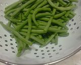 Foto del passaggio 1 della ricetta Riso, Fagiolini e Gamberi Lessati con Salsa di Avocado e Menta