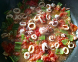 Foto del paso 1 de la receta: Paella marinera con chipirones y sus huevas🦑🥘🦐
