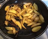 Une image de l'étape 5 de Pommes de terre sautées au saindoux et romarin.