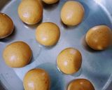 A picture of step 4 of Besan laddu.