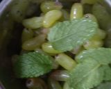 A picture of step 1 of Mint grapes smoothie.