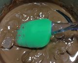 Foto del paso 1 de la receta: Huevos de Pascuas de Chocolate Relleno con Mousse de fresas!!