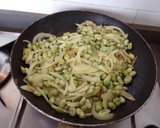 Foto del paso 2 de la receta: Revuelto de habas