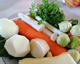 Tárkonyos csirkeraguleves gazdagon recept fázis 2 fotója