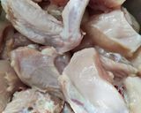 Gambar langkah 1 resipi Ayam Kurma Seekor.