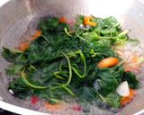 Foto langkah ke 4 dari resep Sayur Bening Bayam Wortel.