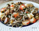 Foto del paso 6 de la receta: Salteado de gulas, surimi y champiñones al ajillo