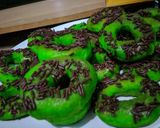 Foto langkah ke 3 dari resep Donat pandan.