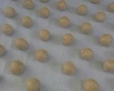 Rumos-diós "linzercsók" recept fázis 2 fotója