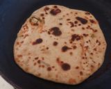 A picture of step 5 of Paneer paratha.