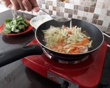Foto langkah ke 3 dari resep Bihun Goreng.