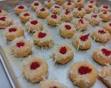 Foto langkah ke 4 dari resep Strawberry Cheese Thumbprint Cookies.