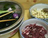 Hình bước làm 1 của món Canh Rong Biển hầm Hạt sen
