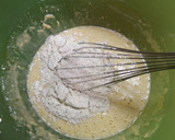 Foto del paso 2 de la receta: Rosca bizcochada de té Matcha e higos