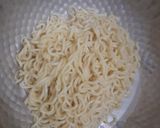 Foto langkah ke 4 dari resep Mie Goreng Pedas by Jesslyn Orlane.