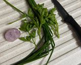 Une image de l'étape 1 de Artichaut avec sa vinaigrette aromatisée, ciboulette et persil du jardin.