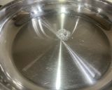 Hình bước làm 2 của món Cách Chiên Cá Bằng Chảo Inox và Cách Rửa Chảo Inox Bị Cháy