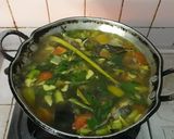 Foto langkah ke 4 dari resep Sup ikan patin kuah kuning (W#45).