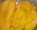 A picture of step 1 of Mango shake.