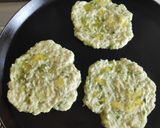 A picture of step 4 of Zucchini fritters.