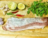 Hình bước làm 1 của món Ba rọi chiên, chấm mắm ngò