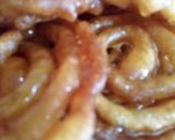 صورة لخطوة 2 من وصفة زلابية على طريقة ام قصي وسيلين🤩🤩😋😋😋