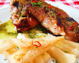 Foto del paso 6 de la receta: Manitas de cerdo a la parrilla con yuca frita 🔥🔥🔥