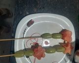 A picture of step 3 of Watermelon and grapes tenghulu.