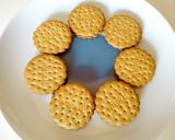 Foto del paso 2 de la receta: "Falso Alfajor" de dulce de leche y coco 🍪