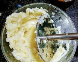 A picture of step 1 of Poteto paneer balls.