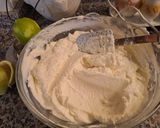 Foto del passaggio 2 della ricetta Tiramisù alla crema al limone al profumo di limoncello,pistacchi e limone caramellato