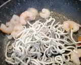 Foto del paso 11 de la receta: Patatas con gambas, almejas y gulas