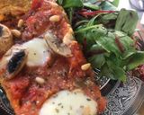 Une image de l'étape 5 de Pizza avec pâte à pizza vegan patates douces et flocons d’avoine.