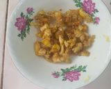 Foto langkah ke 2 dari resep Mie goreng sosis ayam.