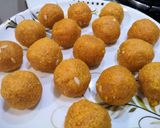 A picture of step 4 of Motichoor ke laddu.