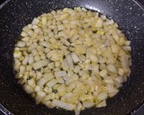 Foto del paso 2 de la receta: Empanadillas rellenas de atún, huevo y aceitunas