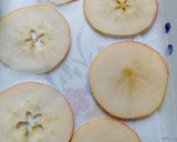 Foto del paso 2 de la receta: Chips de manzana en microondas