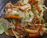 รูปขั้นตอนการทำที่ 5 ของ ผัดมาม่า🍝