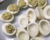 Foto del paso 3 de la receta: Huevos rellenos: opción fresca de verano