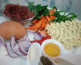 A picture of step 1 of Aisha's Special stir fry noodles with minced meat and sunny side up egg.